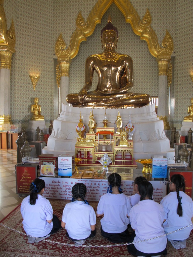 inside Wat Traimit